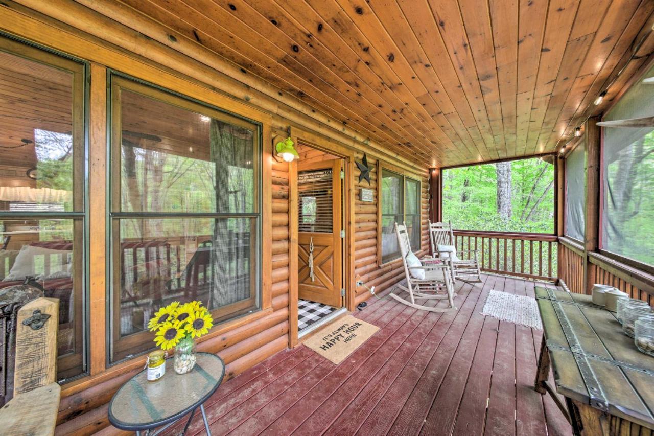 Peaceful Blue Ridge Cabin With Decks And Fire Pit Exterior foto